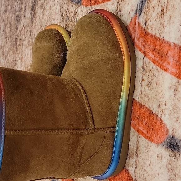 Girl Rainbow UGG boots - Picture 8 of 11